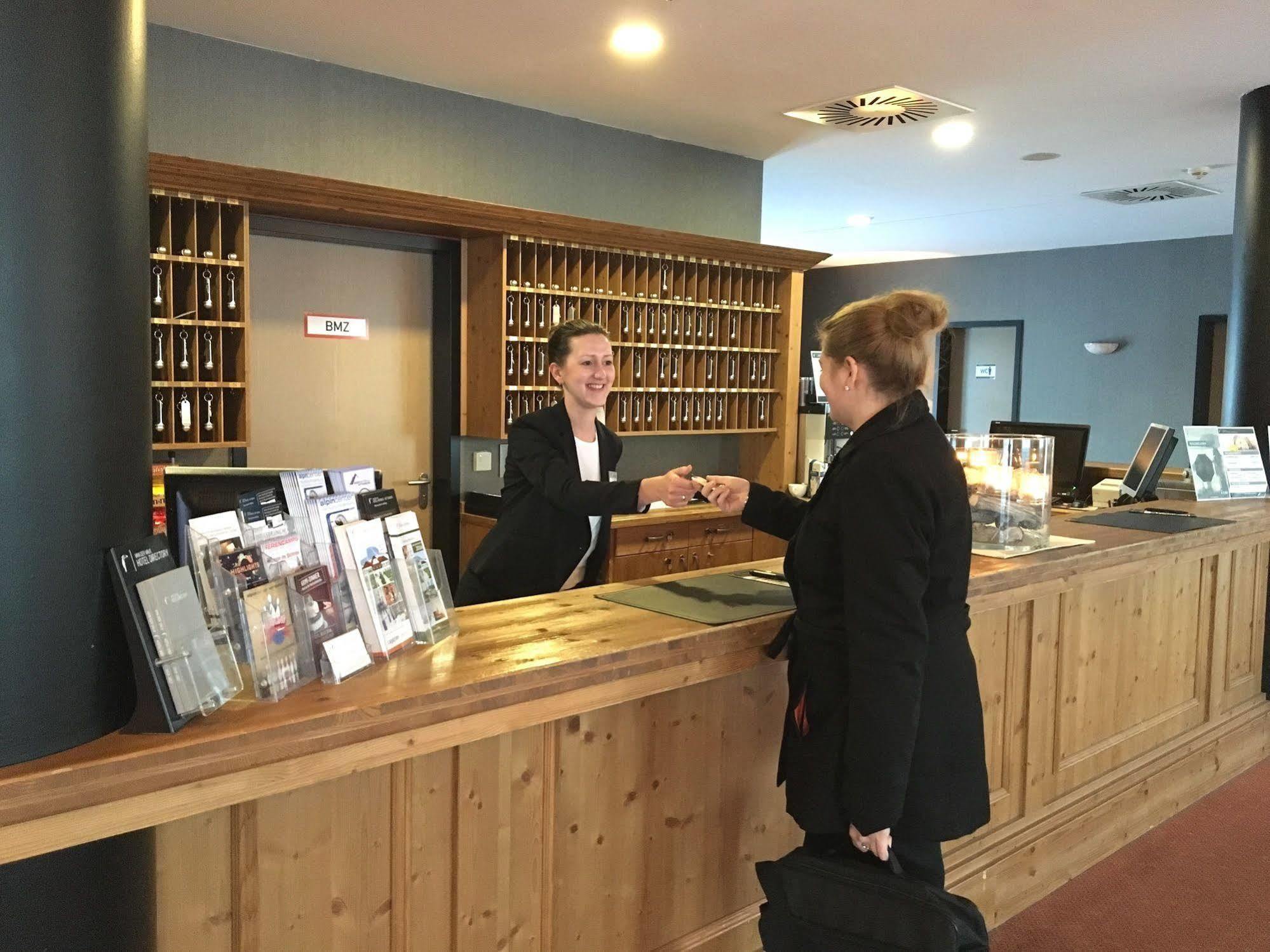 Hotel Hamburg-Wittenburg Van Der Valk Екстер'єр фото