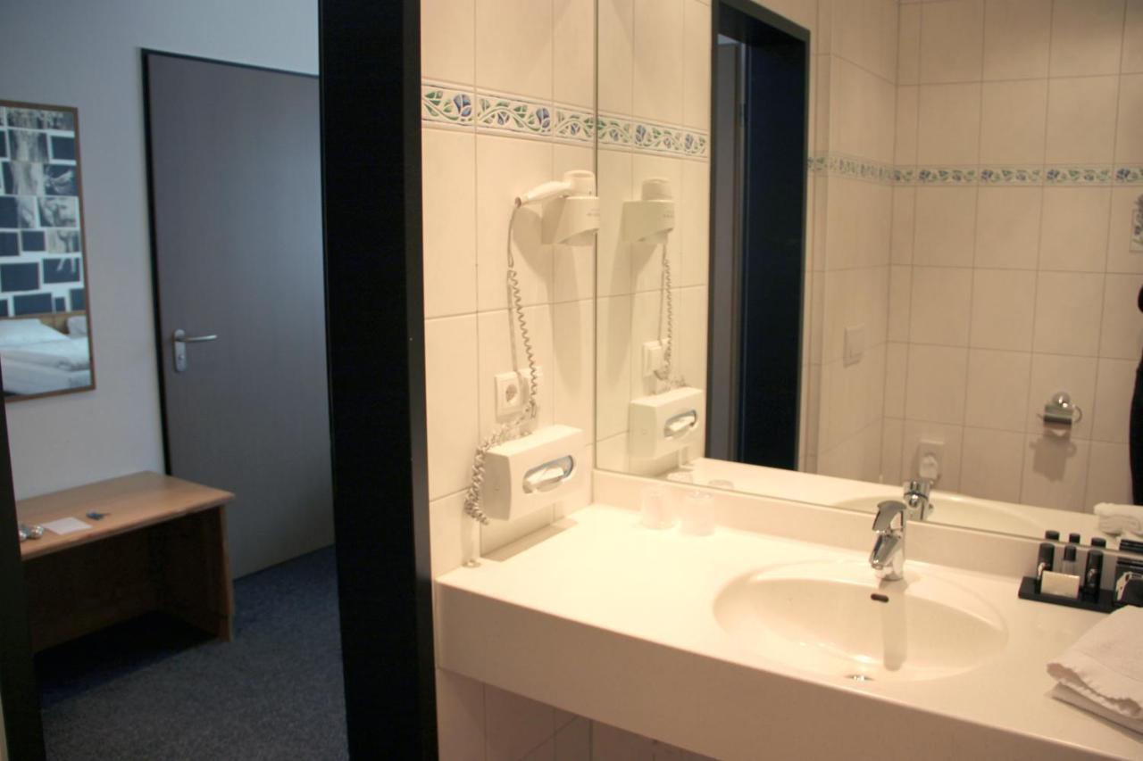 Hotel Hamburg-Wittenburg Van Der Valk Екстер'єр фото